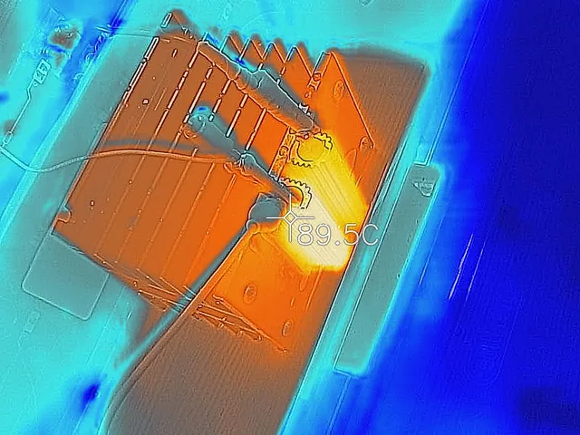 Thermal image of the load resistor&rsquo;s heat sink during the test, hottest point 89.5 °C.